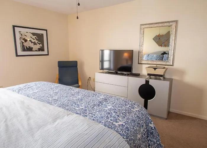 440 West 1107-n - Panoramic Water Views *