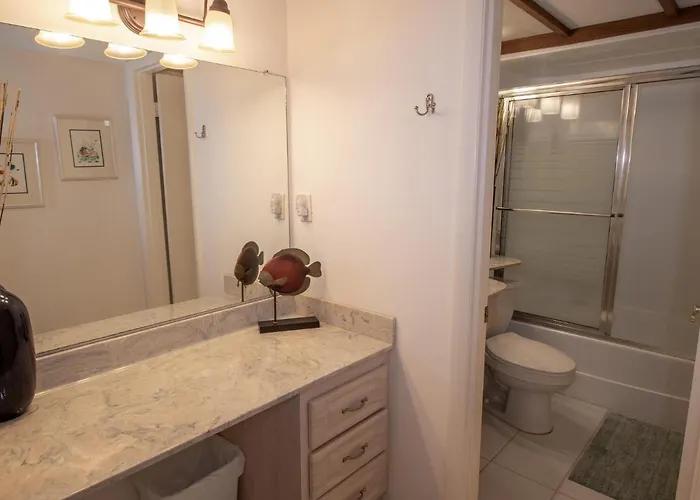 Apartment 440 West 1107-n - Panoramic Water Views